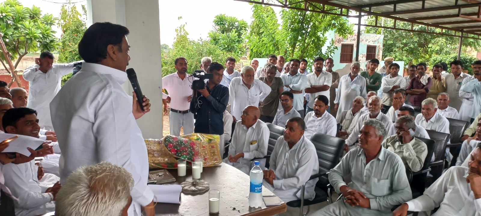 ऊर्जा मंत्री रणजीत सिंह विभिन्न गांवों के दौरे मे जनसमस्याएं सुनत ऊर्जा मंत्री रणजीत सिंह विभिन्न गांवों के दौरे मे जनसमस्याएं सुनत