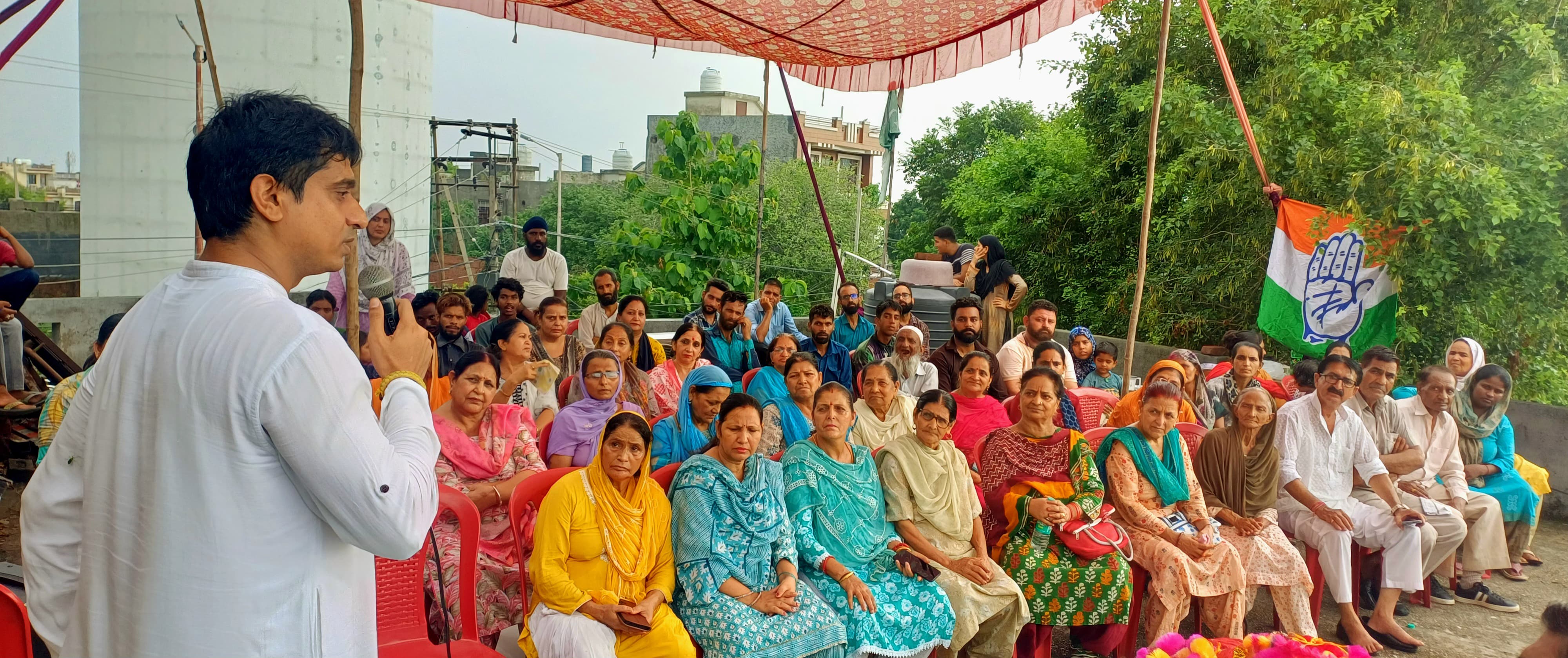 10 साल के शासन में लोगों को बुनियादी सुविधाओं से वंचित रखने का भाजपा पर लगाया आरोप 10 साल के शासन में लोगों को बुनियादी सुविधाओं से वंचित रखने का भाजपा पर लगाया आरोप