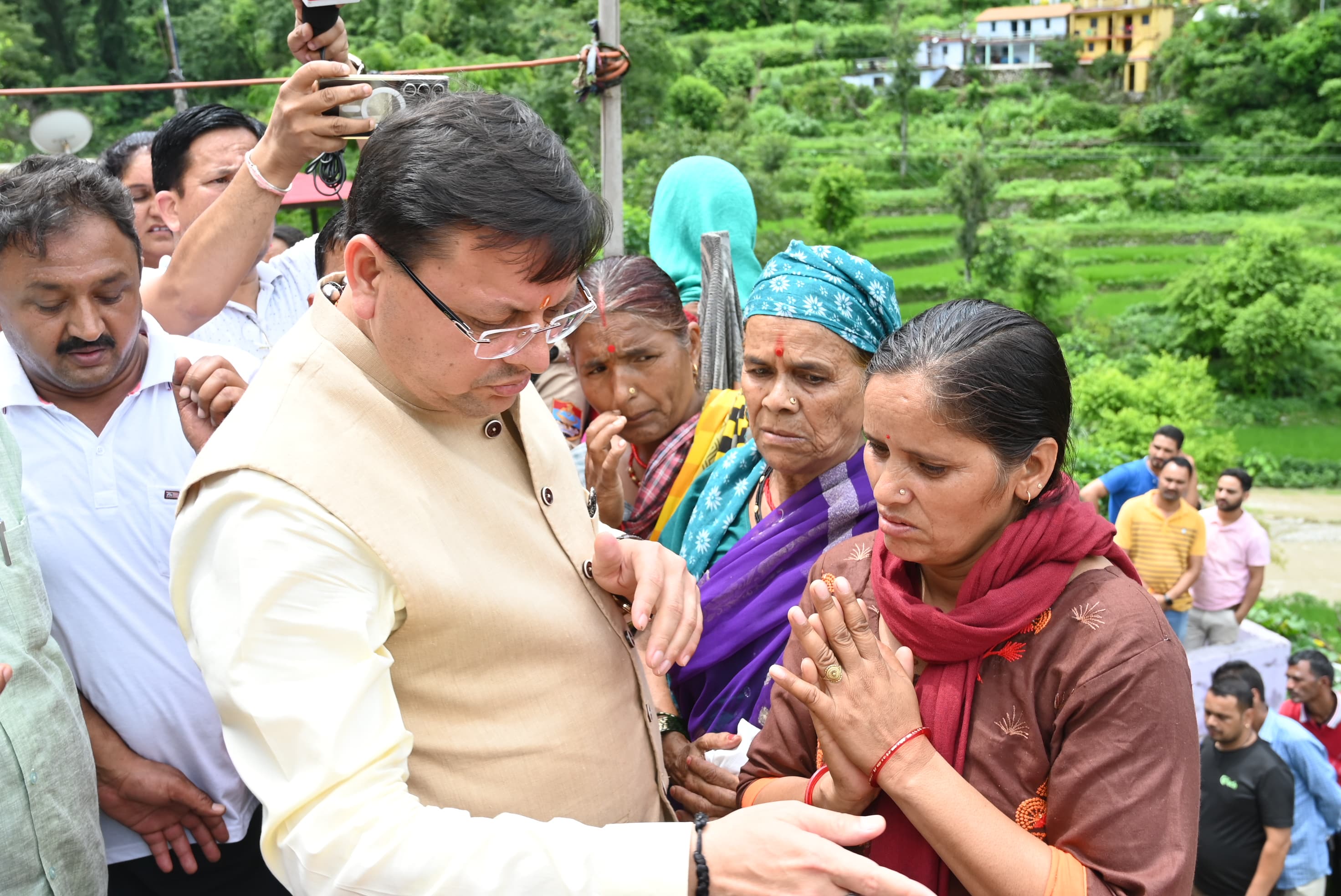 फोटो कैप्शन-2 एनटीएच 31-जखन्याली में अतिवृष्टि से आई आपदा के बाद का मंजर