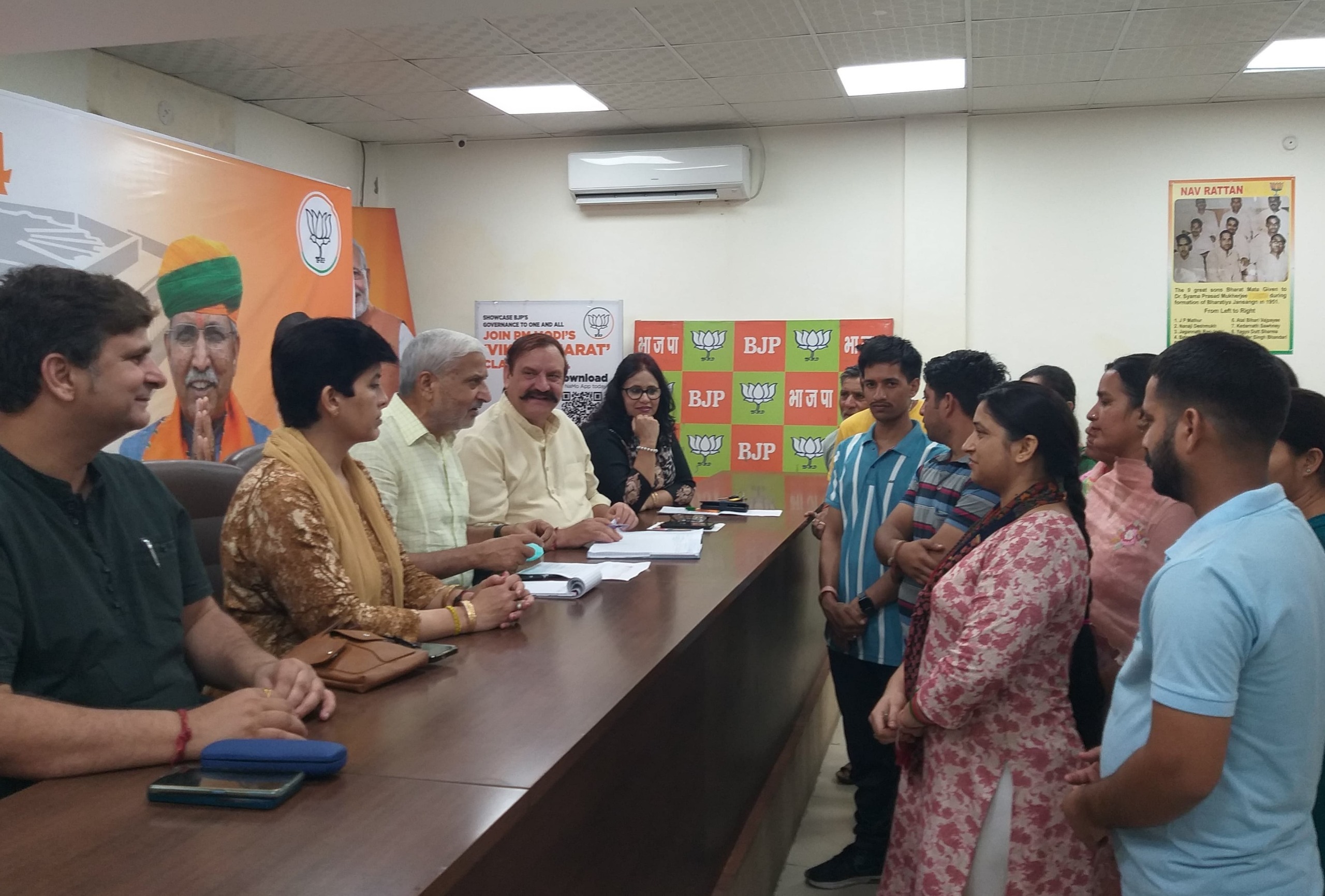 भाजपा ने लगाया जनता दरबार, सुनी आमजन की समस्याएं भाजपा ने लगाया जनता दरबार, सुनी आमजन की समस्याएं