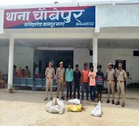 सरिया एवं एंगल चोरी करने वाले गिरोह के पांच सदस्य गिरफ्तार सरिया एवं एंगल चोरी करने वाले गिरोह के पांच सदस्य गिरफ्तार