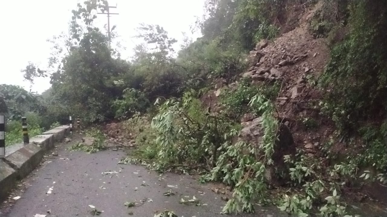 उत्तराखंड में एक राष्ट्रीय राजमार्ग, छह राजमार्ग समेत 64 मार्ग अवरुद्ध