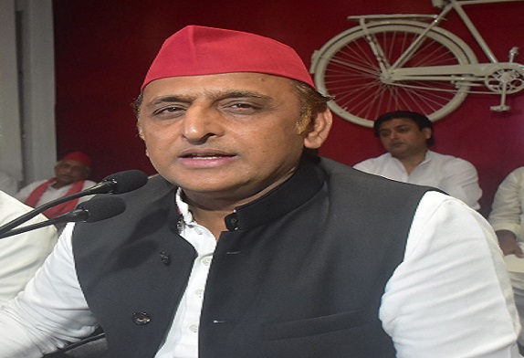 भाजपा सरकार गरीबों की जमीनों को छीनने के लिए कर रही षड्यंत्र : अखिलेश यादव भाजपा सरकार गरीबों की जमीनों को छीनने के लिए कर रही षड्यंत्र : अखिलेश यादव