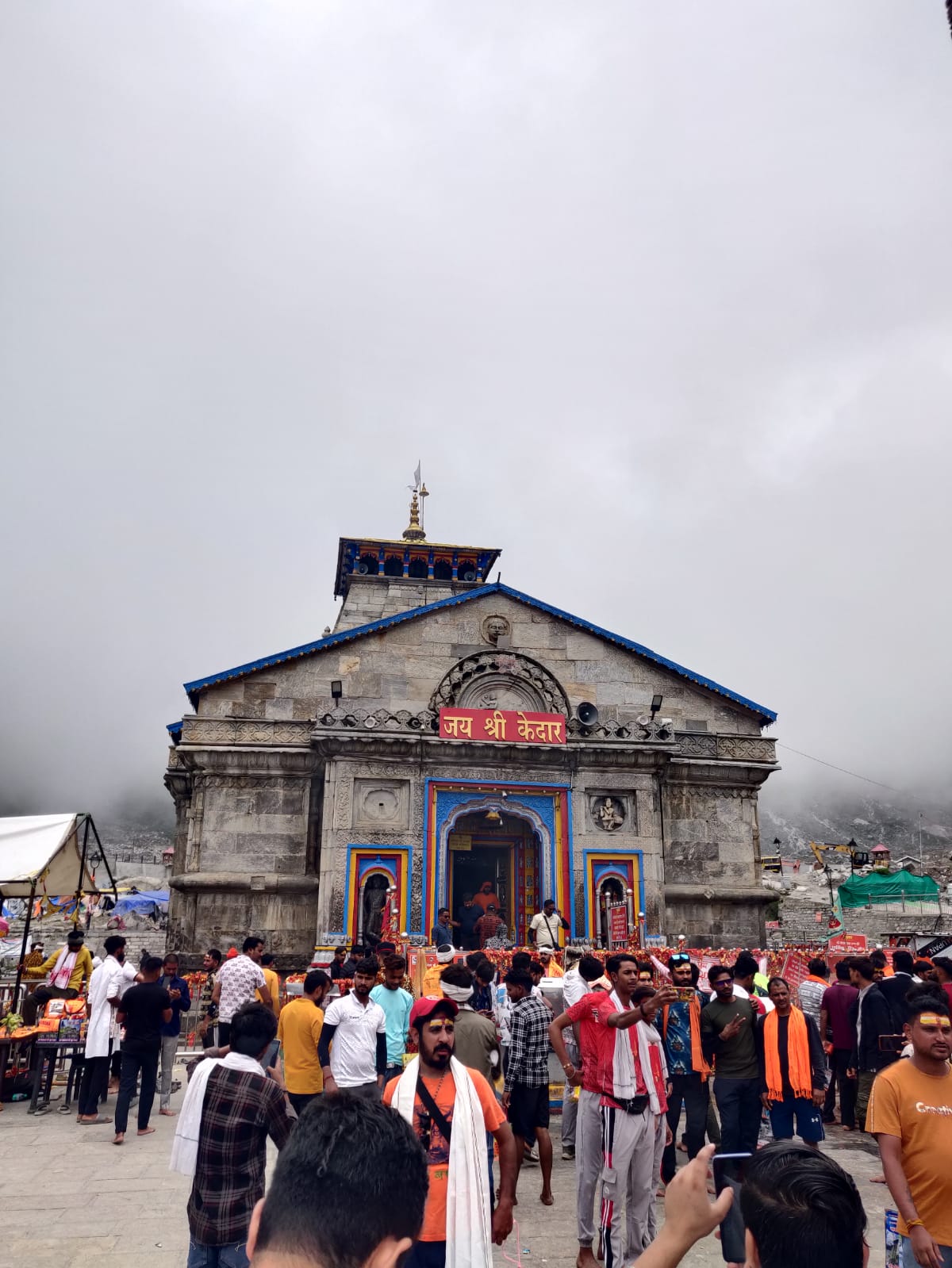 उत्तराखंड : केदार घाटी से अब तक 10715 तीर्थयात्री निकाले गए, अभी फंसे हैं डेढ़ हजार यात्री उत्तराखंड : केदार घाटी से अब तक 10715 तीर्थयात्री निकाले गए, अभी फंसे हैं डेढ़ हजार यात्री