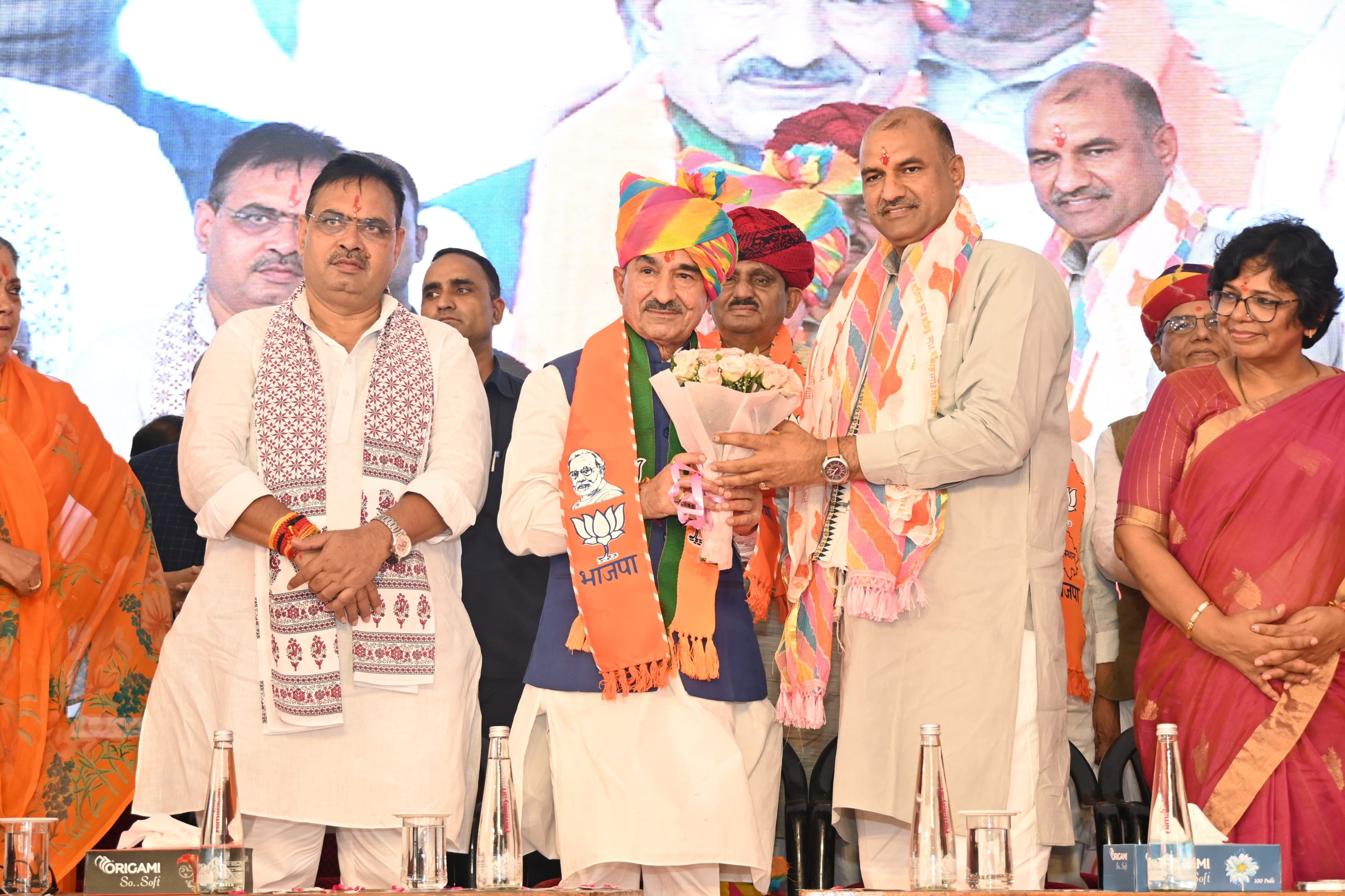 जयपुर स्थित भाजपा प्रदेश कार्यालय पर पार्टी के वरिष्ठ नेतागण, पदाधिकारी एवं ऊर्जावान कार्यकर्ताओं की सादर उपस्थिति में नवनियुक्त प्रदेश अध्यक्ष मदन राठाैड़ का पदभार ग्रहण समारोह संपन्न हुआ। जयपुर स्थित भाजपा प्रदेश कार्यालय पर पार्टी के वरिष्ठ नेतागण, पदाधिकारी एवं ऊर्जावान कार्यकर्ताओं की सादर उपस्थिति में नवनियुक्त प्रदेश अध्यक्ष मदन राठाैड़ का पदभार ग्रहण समारोह संपन्न हुआ।