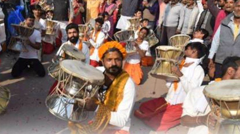 उज्जैनः 1500 डमरू वादक देंगे सोमवार को भस्मारती की धुन पर देंगे प्रस्तुति, बनेगा विश्व रिकॉर्ड उज्जैनः 1500 डमरू वादक देंगे सोमवार को भस्मारती की धुन पर देंगे प्रस्तुति, बनेगा विश्व रिकॉर्ड