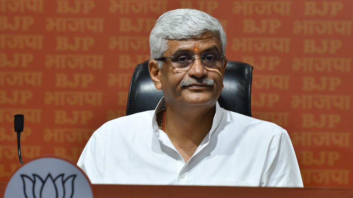 केंद्रीय संस्कृति और पर्यटन मंत्री गजेंद्र सिंह शेखावत केंद्रीय संस्कृति और पर्यटन मंत्री गजेंद्र सिंह शेखावत