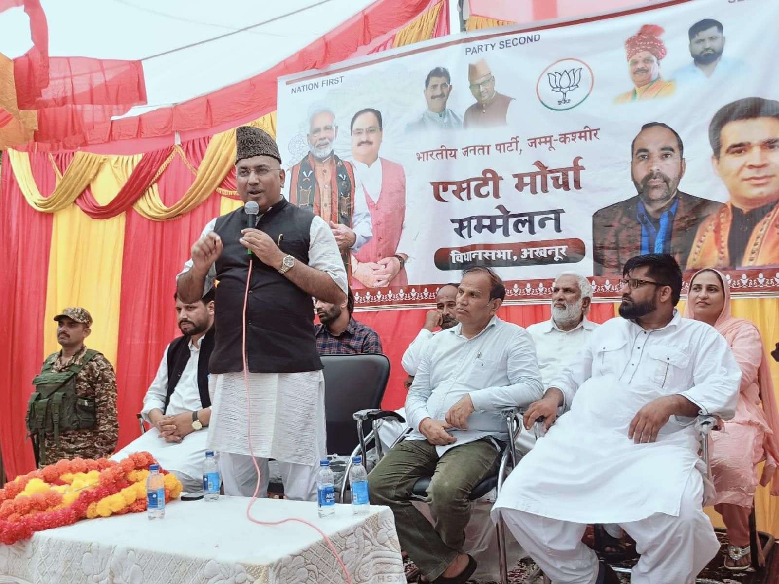 भाजपा के गुलाम अली खटाना ने अखनूर में शिकायतों का समाधान किया