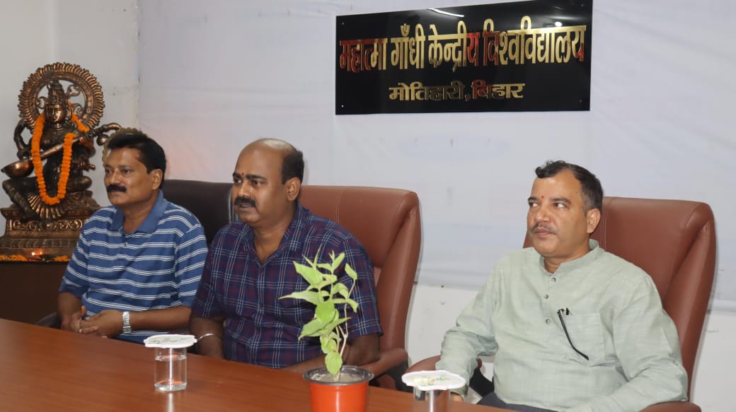 कार्यशाला को संबोधित करते मुख्य वक्ता कार्यशाला को संबोधित करते मुख्य वक्ता