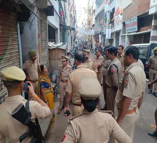 करोड़ों की जमीन मामले में कोतवाली पुलिस ने जांच के दौरान प्रकाश में आए 6 मीडिया कर्मियों की तलाश में दबिश करोड़ों की जमीन मामले में कोतवाली पुलिस ने जांच के दौरान प्रकाश में आए 6 मीडिया कर्मियों की तलाश में दबिश