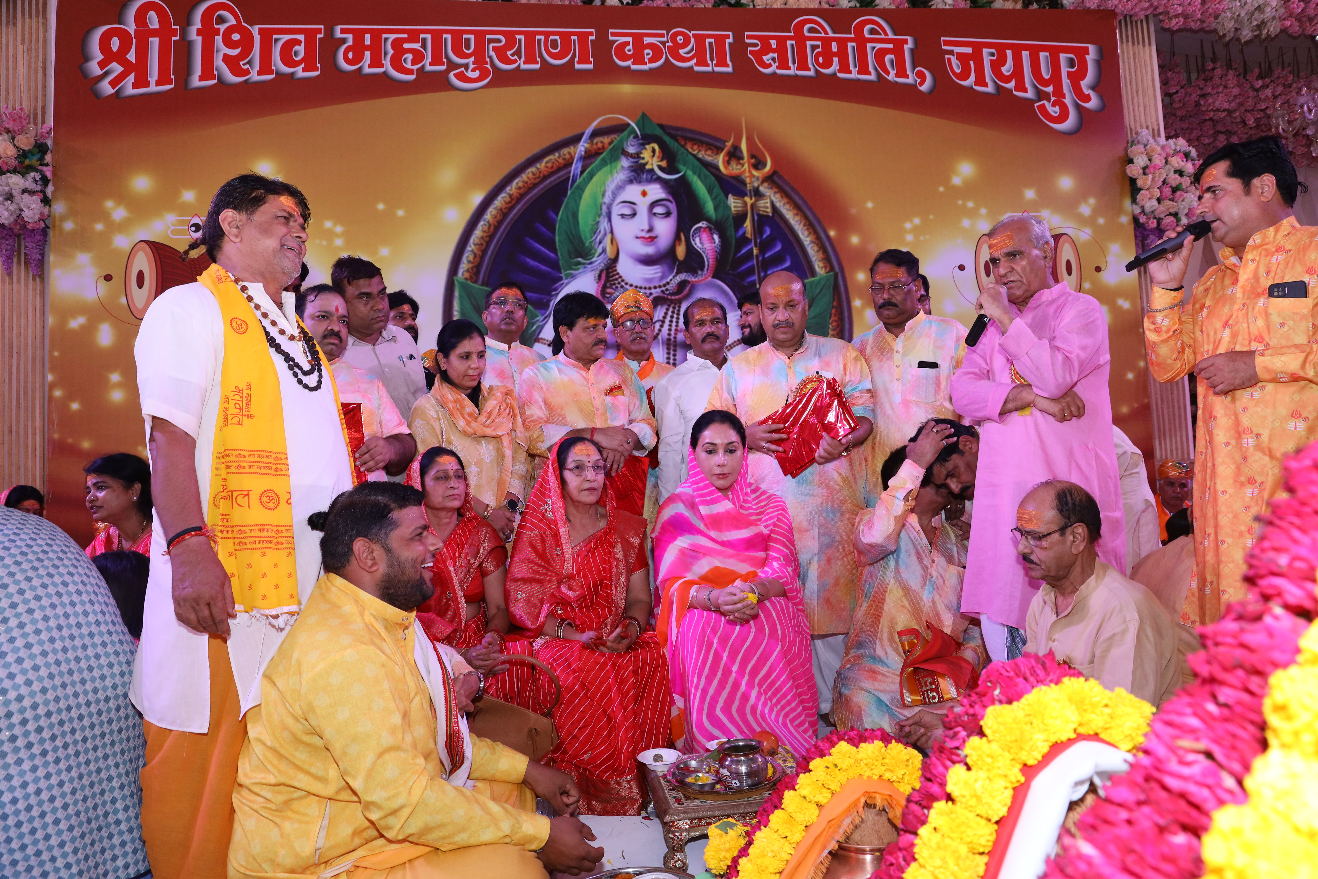 251 सामूहिक पार्थिव शिवलिंग पूजन एवं महारुद्राभिषेक :उप मुख्यमंत्री दिया कुमारी ने किया समिति की स्मारिका शिवार्चना का विमोचन