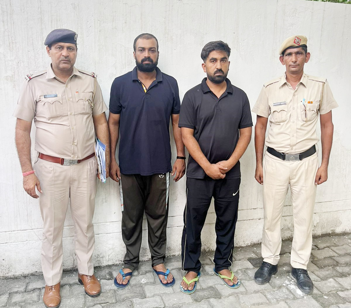 4 Snp- 3 सोनीपत: पुलिस कर्मियों पर हमला करने वाले गिरफ्तार आरोपी। 4 Snp- 3 सोनीपत: पुलिस कर्मियों पर हमला करने वाले गिरफ्तार आरोपी।