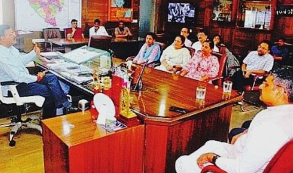 आईएमए के पदाधिकारी नगर विधायक रितेश गुप्ता के साथ मंडलायुक्त से मिले आन्जनेय कुमार सिंह से मिले आईएमए के पदाधिकारी नगर विधायक रितेश गुप्ता के साथ मंडलायुक्त से मिले आन्जनेय कुमार सिंह से मिले