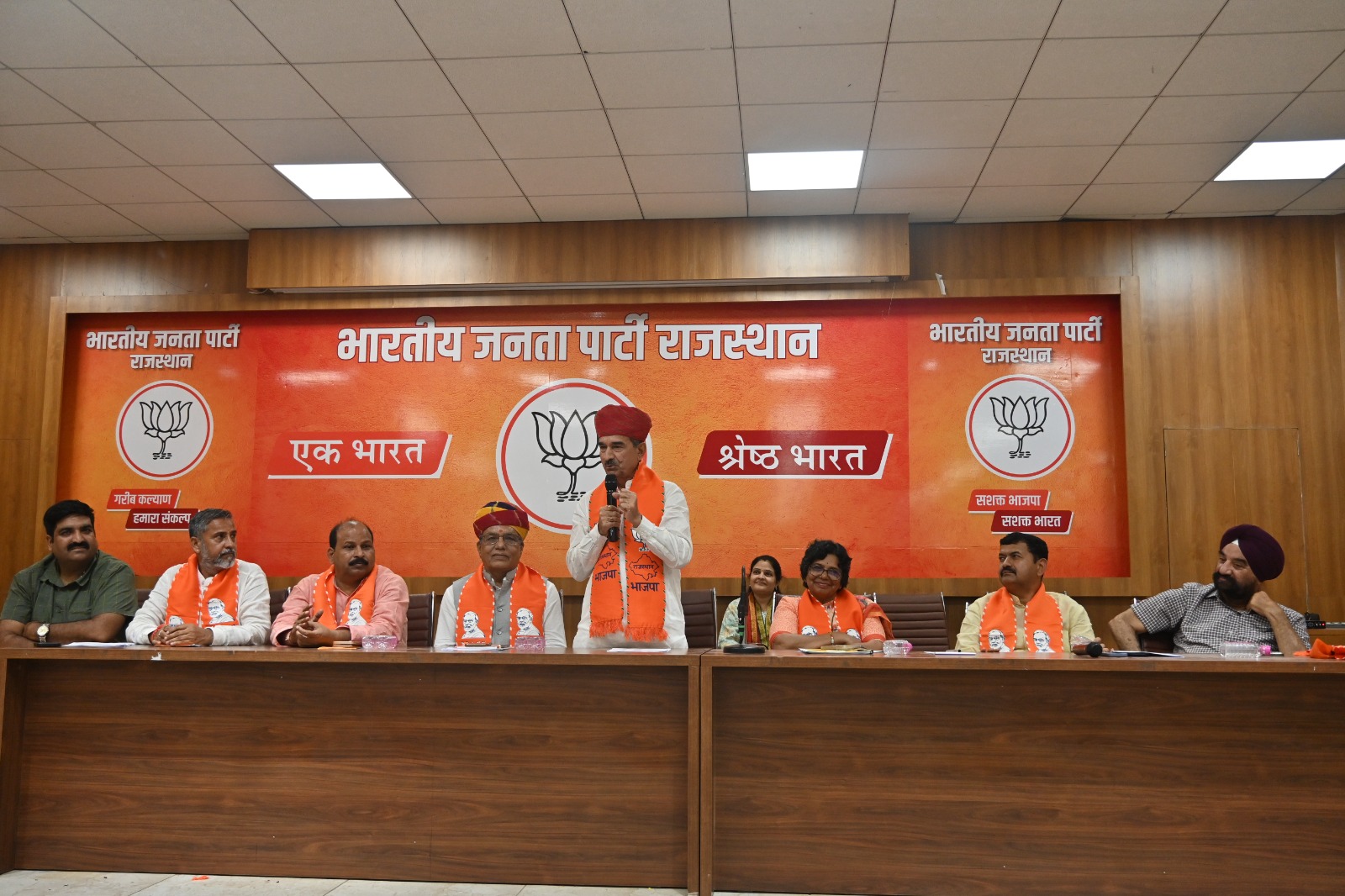 भाजपा के प्रदेशाध्यक्ष मदन राठौड़ ने पदभार ग्रहण समारोह को ऐतिहासिक बनाने वाले कार्यकर्ताओं का जताया आभार भाजपा के प्रदेशाध्यक्ष मदन राठौड़ ने पदभार ग्रहण समारोह को ऐतिहासिक बनाने वाले कार्यकर्ताओं का जताया आभार