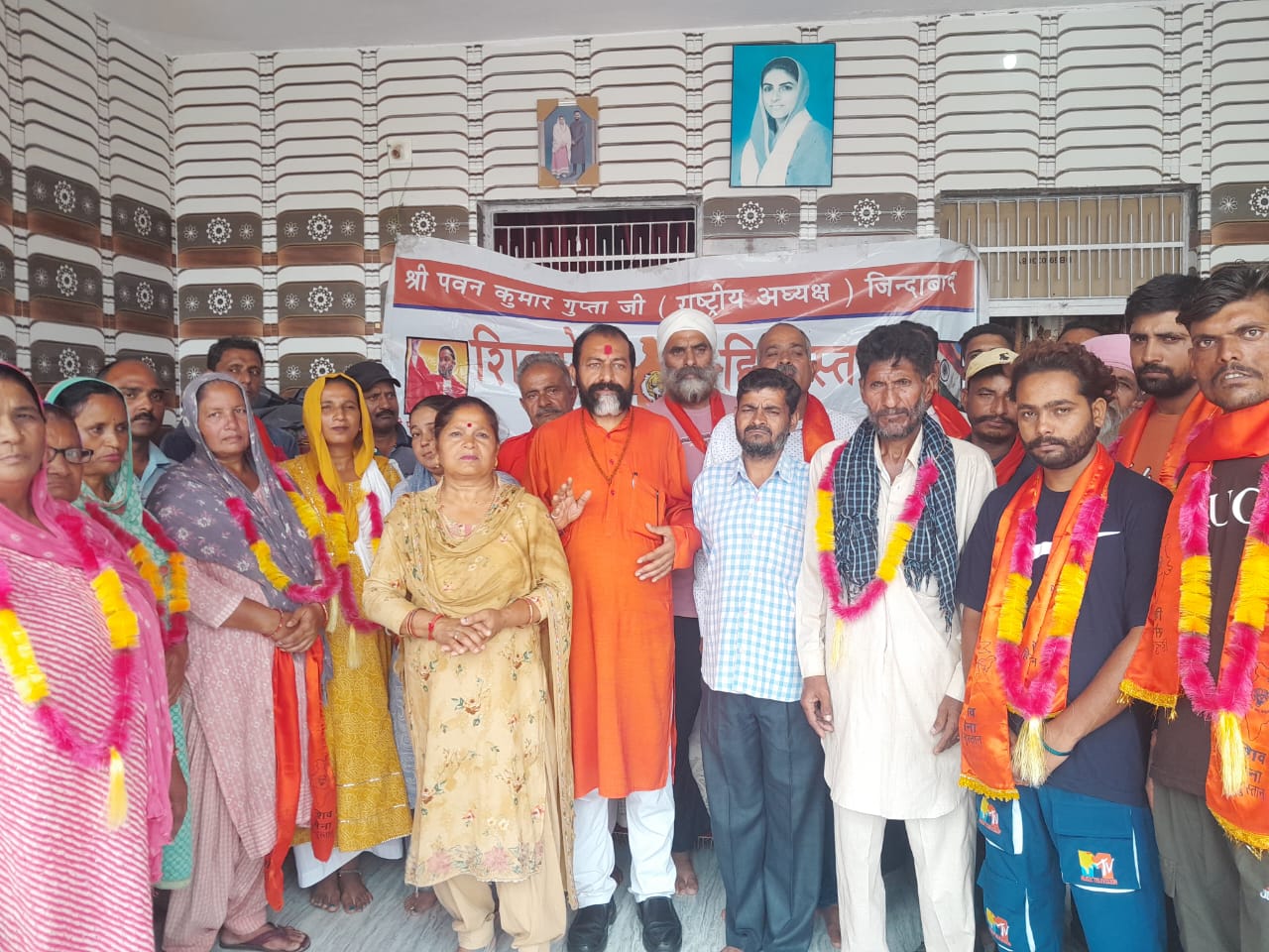 केसरी ने गांव जिंदर मेलू में पार्टी की नई इकाई का गठन किया केसरी ने गांव जिंदर मेलू में पार्टी की नई इकाई का गठन किया