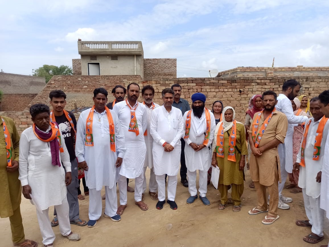 चेयरमैन आदित्य गांव देसूजोधा, पिपली व घुंकावाली के दौरान संपर्क करते चेयरमैन आदित्य गांव देसूजोधा, पिपली व घुंकावाली के दौरान संपर्क करते