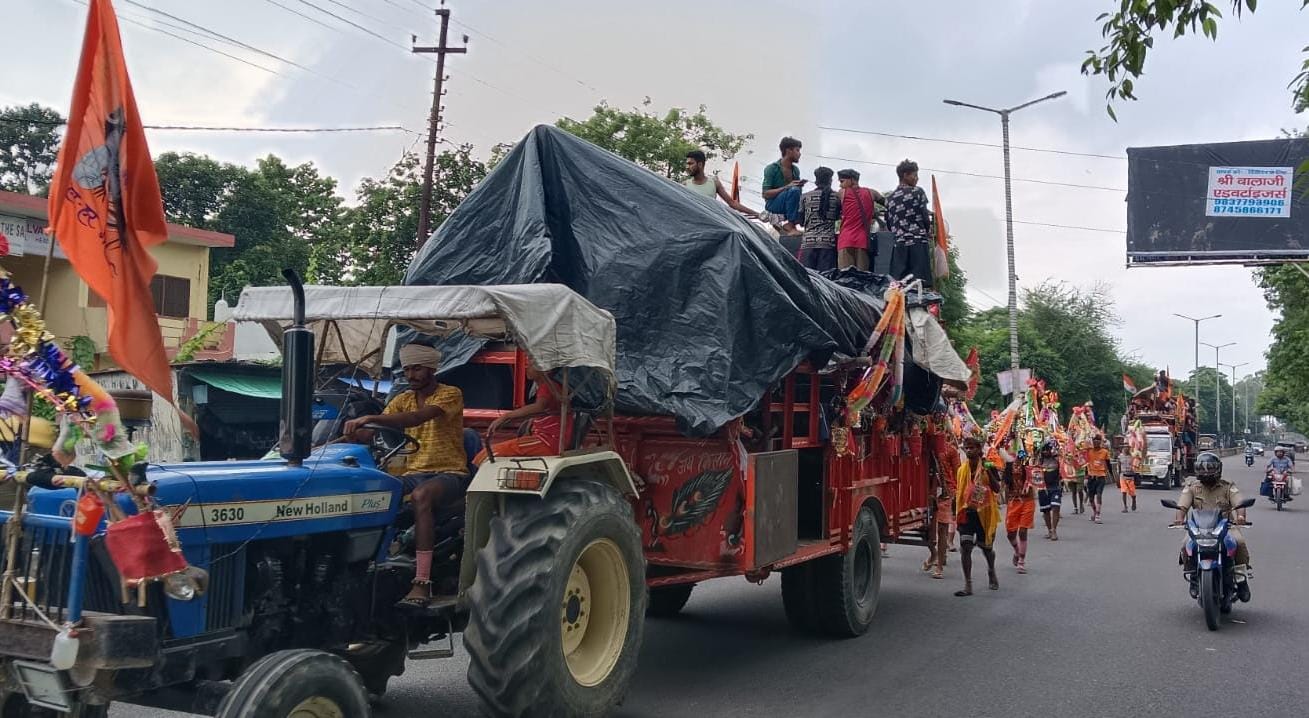 मुरादाबाद में कहां रोड पर हरिद्वार से गंगाजल लेकर आते कांवड़ बेड़े। मुरादाबाद में कहां रोड पर हरिद्वार से गंगाजल लेकर आते कांवड़ बेड़े।