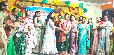 तीज क्वीन में प्रथम नीता गुप्ता तीज क्वीन में प्रथम नीता गुप्ता