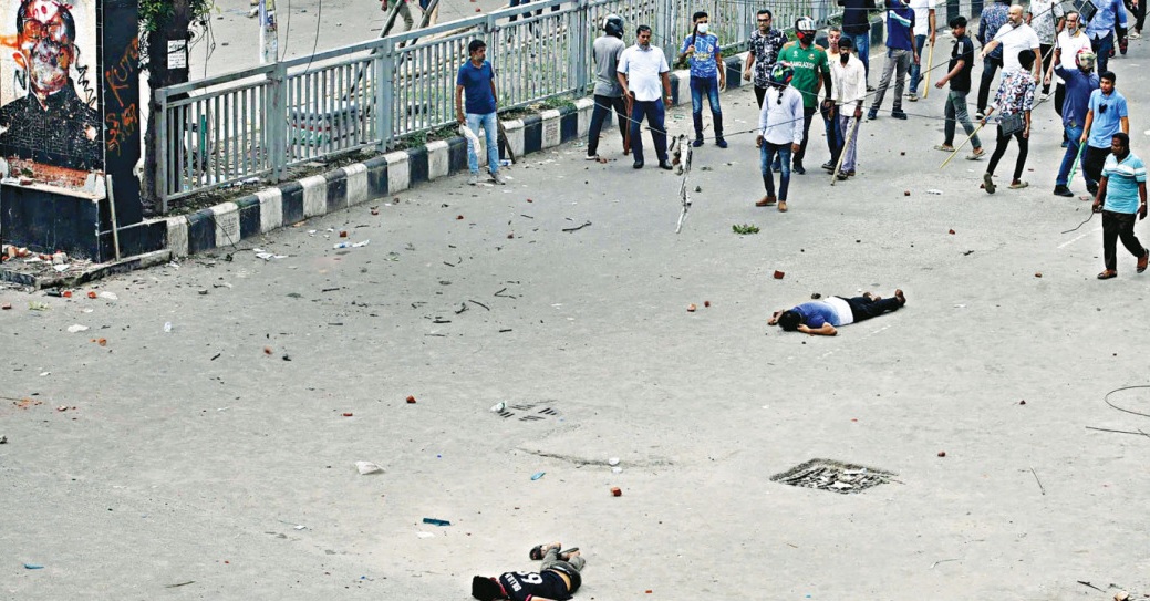 बांग्लादेश में रविवार का सूरते हाल। फोटो-प्रोथोम अलो अखबार से साभार।