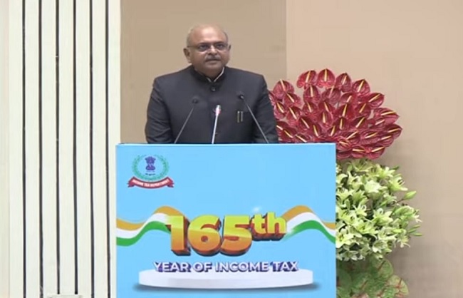 आयकर के 165वें वर्ष पर आयोजित कार्यक्रम को संबोधित करते रवि अग्रवाल आयकर के 165वें वर्ष पर आयोजित कार्यक्रम को संबोधित करते रवि अग्रवाल