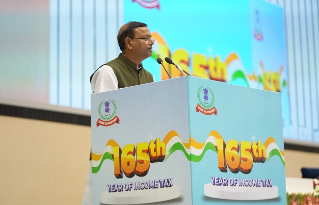 कार्यक्रम को संबोधित करते हुए वित्ते राज्यक मंत्री पंकज चौधरी कार्यक्रम को संबोधित करते हुए वित्ते राज्यक मंत्री पंकज चौधरी