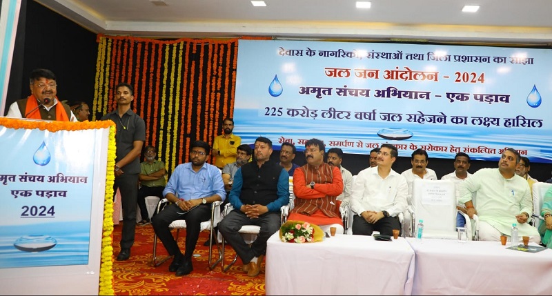 बच्चों के संस्कार में आना चाहिए कि जल अमृत है, इसे व्यर्थ न बहाएं : मंत्री विजयवर्गीय बच्चों के संस्कार में आना चाहिए कि जल अमृत है, इसे व्यर्थ न बहाएं : मंत्री विजयवर्गीय