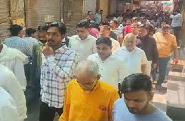 नारनौल में रोष मार्च निकालते व्यापारीगण। नारनौल में रोष मार्च निकालते व्यापारीगण।