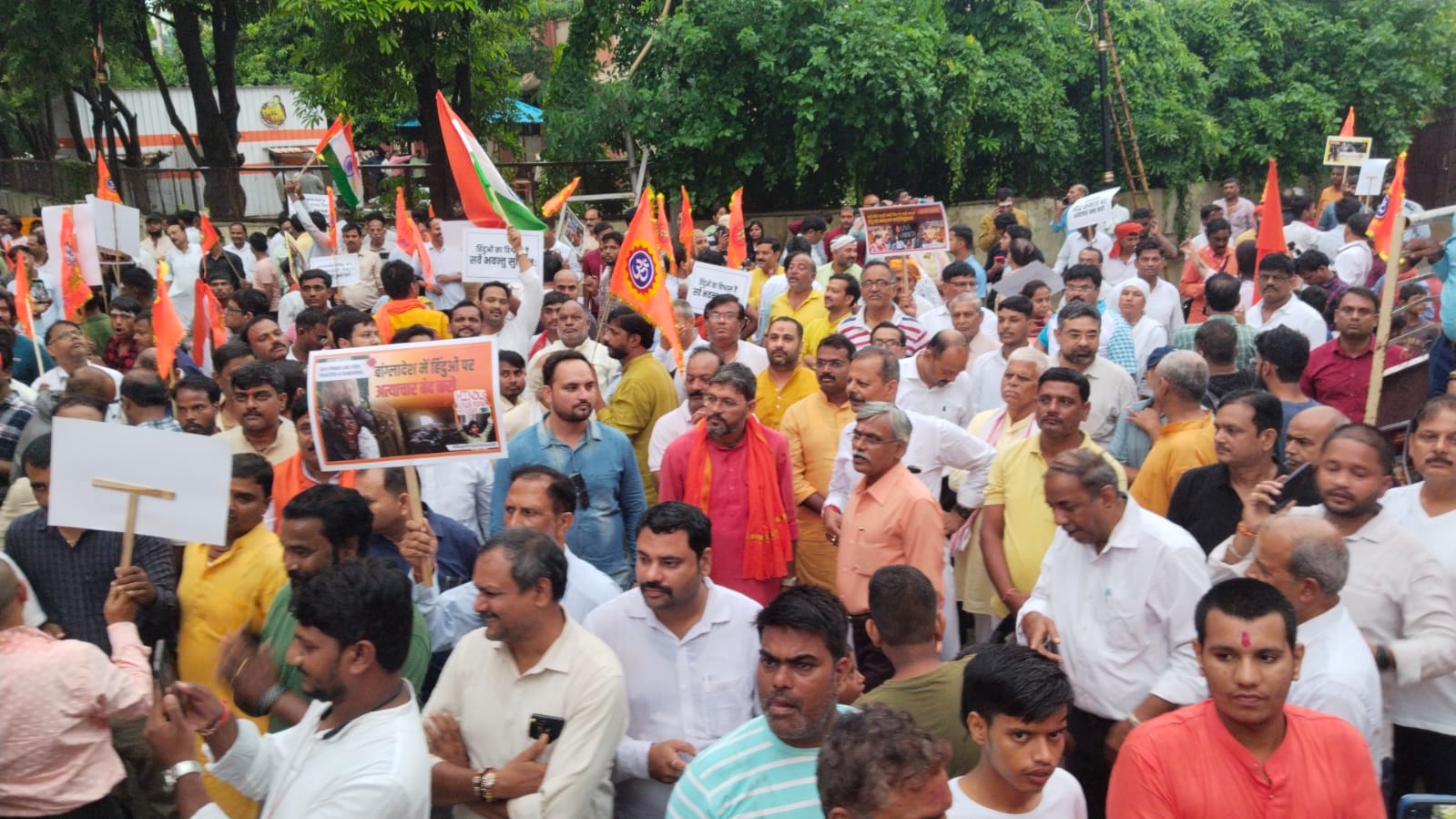 आक्रोश मार्च में शामिल लोगों का हुजूम:फोटो बच्चा गुप्ता आक्रोश मार्च में शामिल लोगों का हुजूम:फोटो बच्चा गुप्ता