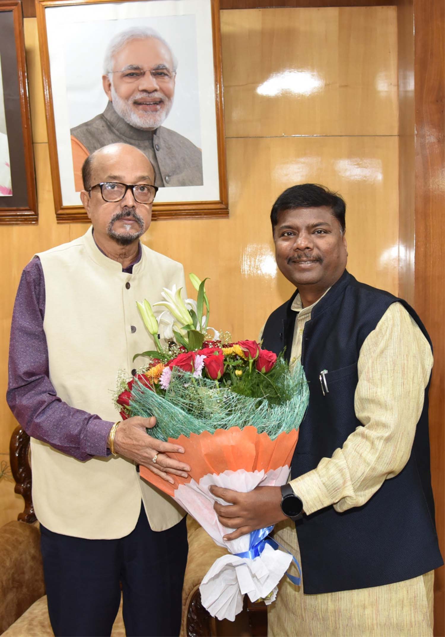 राज्यपाल डेका से केबिनेट मंत्री केदार कश्यप ने भेंट की राज्यपाल डेका से केबिनेट मंत्री केदार कश्यप ने भेंट की