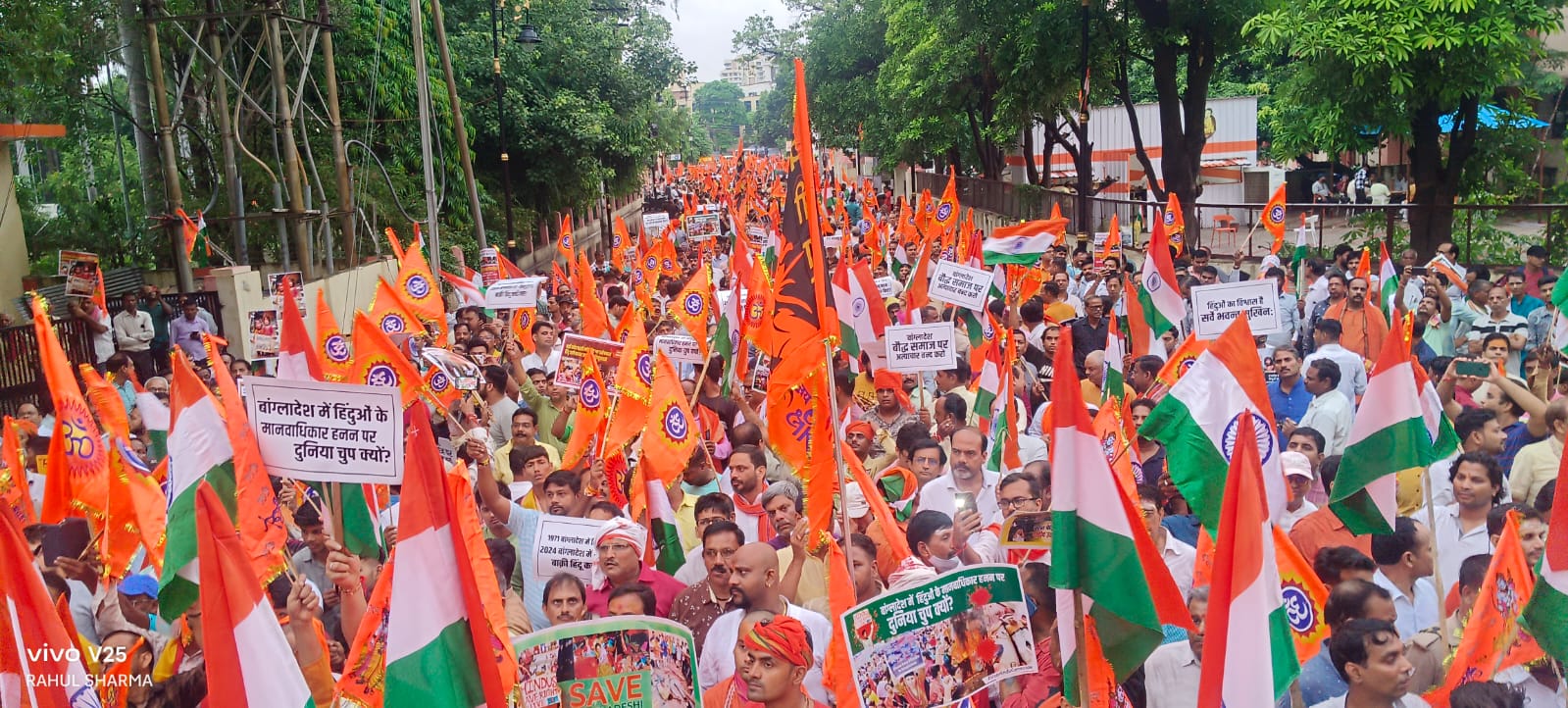 आक्रोश मार्च में शामिल लोगों का हुजूम:फोटो बच्चा गुप्ता आक्रोश मार्च में शामिल लोगों का हुजूम:फोटो बच्चा गुप्ता