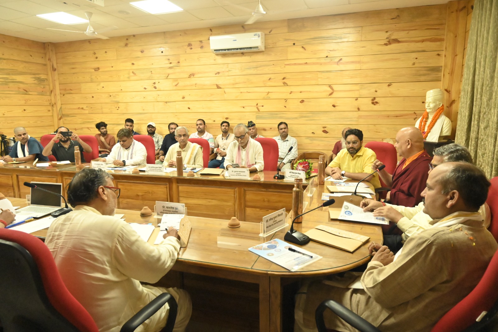 कुंभ कॉन्क्लेव में जुटे विद्यान:फोटो बच्चा गुप्ता कुंभ कॉन्क्लेव में जुटे विद्यान:फोटो बच्चा गुप्ता