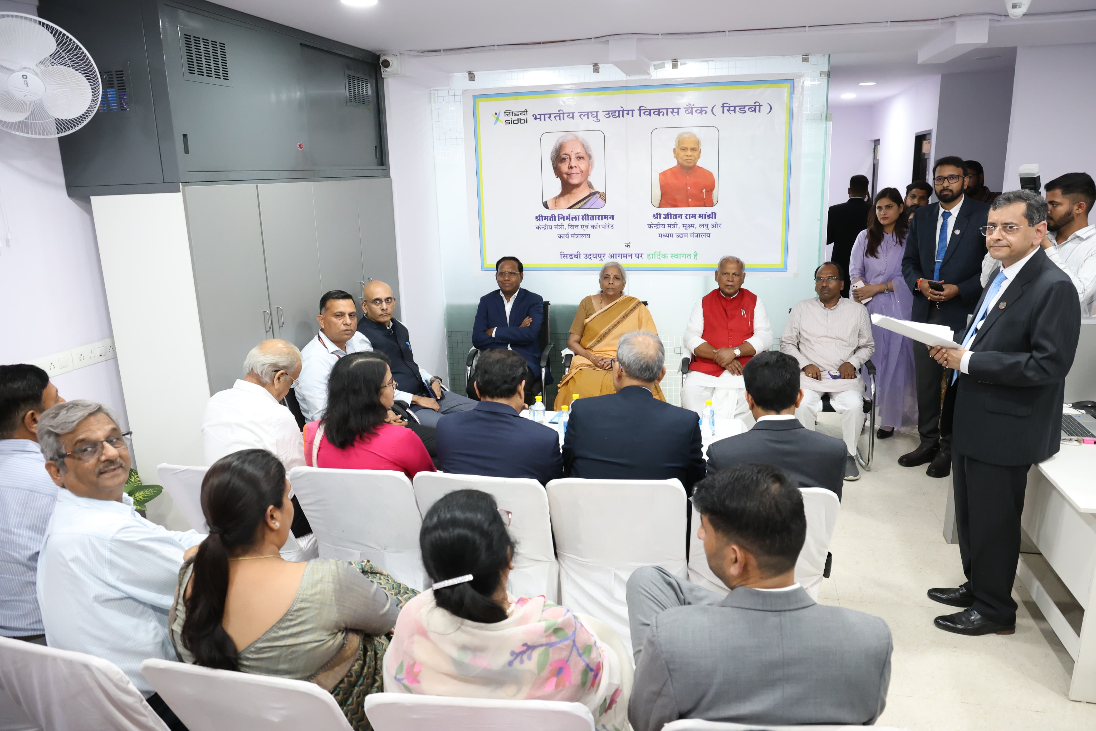 केन्द्रीय वित्त मंत्री ने उदयपुर में सूक्ष्म एवं लघु उद्यमियों को पांच करोड़ के ऋण पत्र सौंपे केन्द्रीय वित्त मंत्री ने उदयपुर में सूक्ष्म एवं लघु उद्यमियों को पांच करोड़ के ऋण पत्र सौंपे