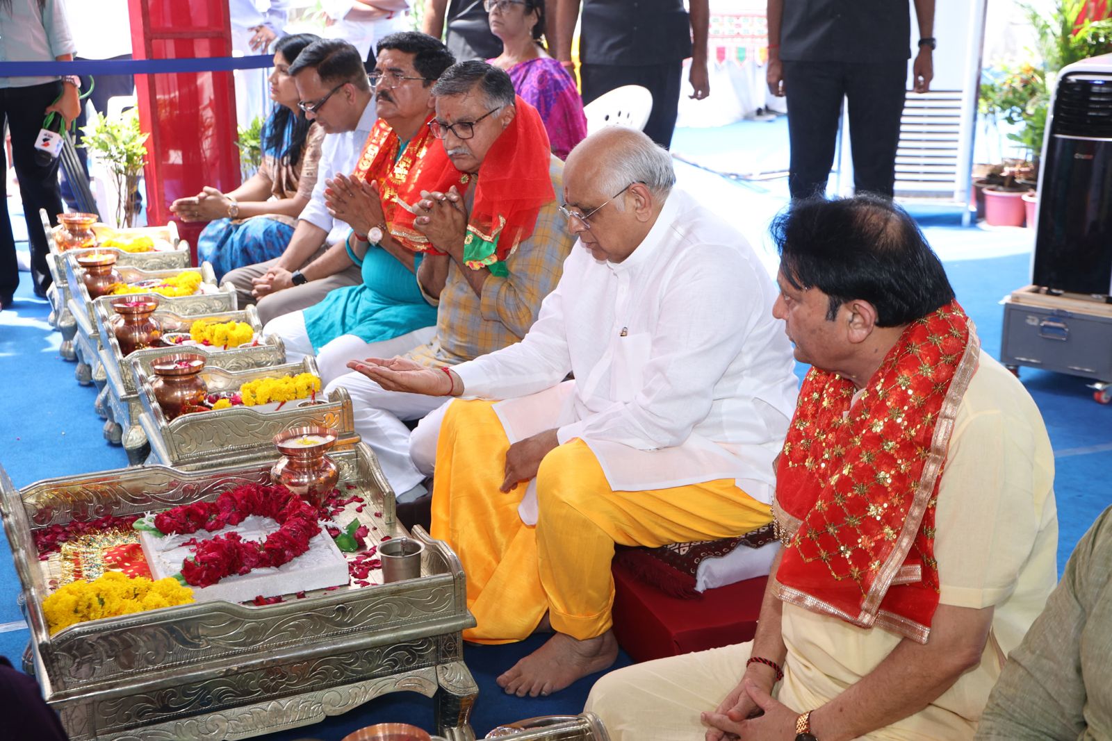 गुजराती के मुख्यमंत्री भूपेंद्र पटेल  बहुचराजी  पूजा अर्चना करते हुए