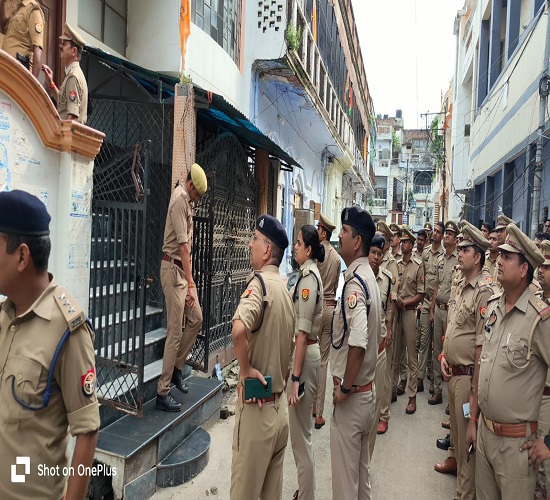 हजारों करोड़ की जमीन मामले में जेएमडी न्यूज के मालिक के घर पुलिस ने दी दबिश,फरार