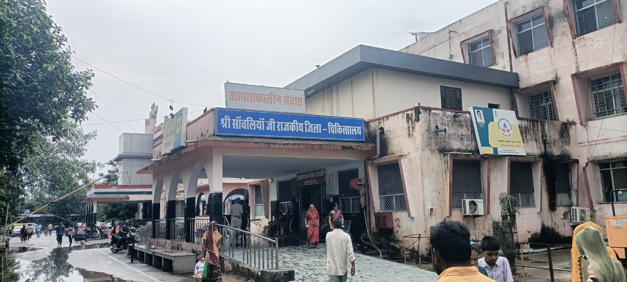 जिला चिकित्सालय के पीएमओ को किया एपीओ। जिला चिकित्सालय के पीएमओ को किया एपीओ।