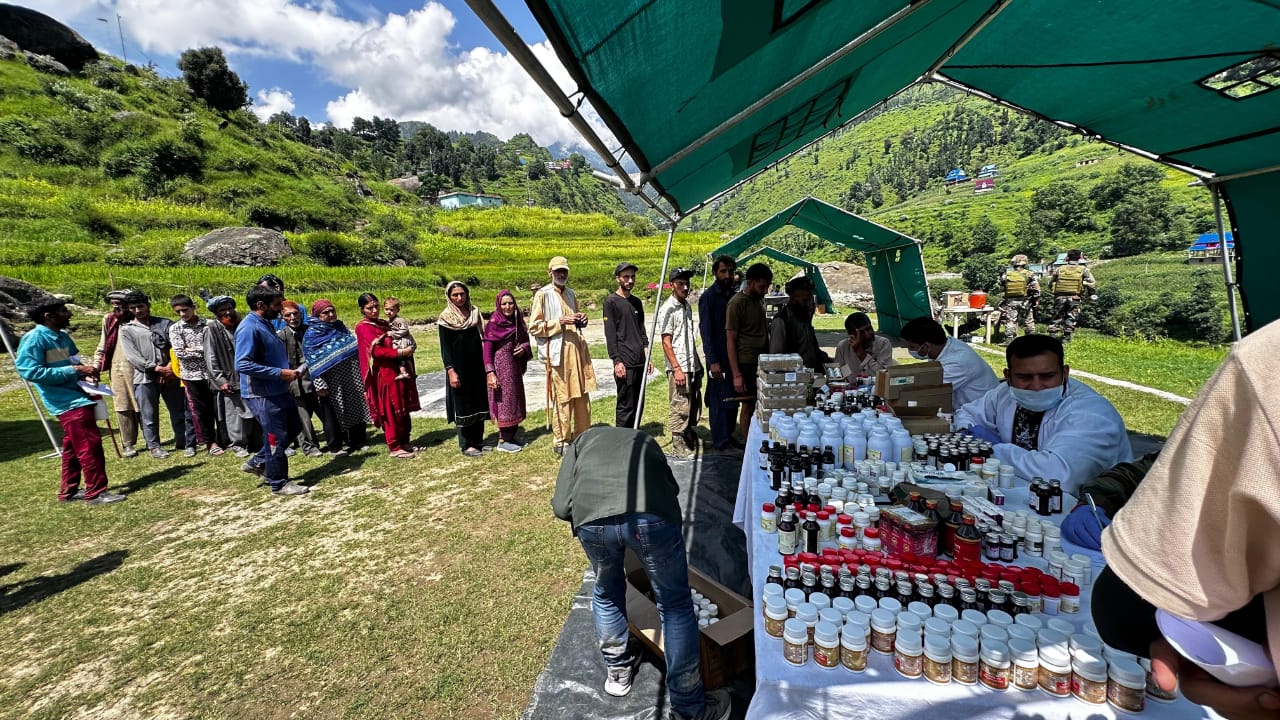 व्यापक चिकित्सा और पशु चिकित्सा शिविर का आयोजन किया व्यापक चिकित्सा और पशु चिकित्सा शिविर का आयोजन किया