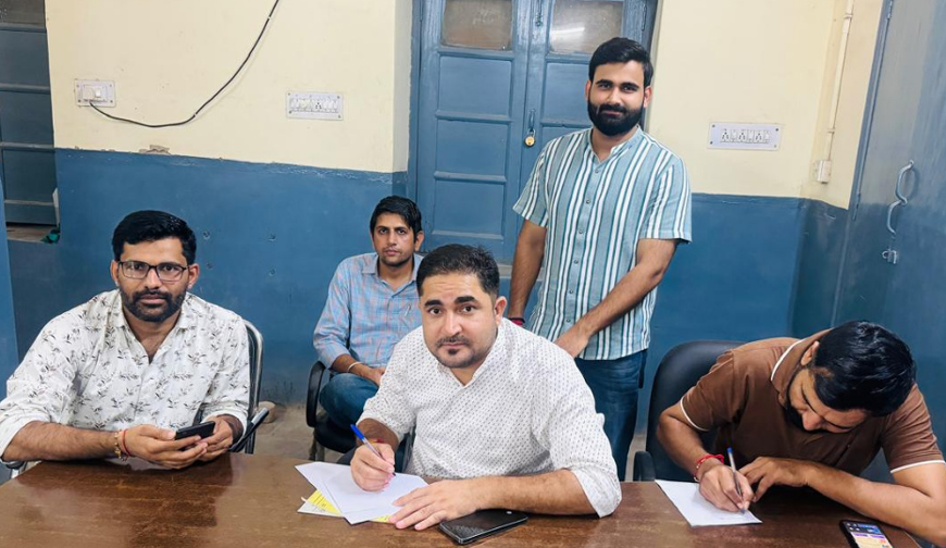 उच्चतम न्यायालय की अपील के बाद रेजीडेंट डाक्टरों ने अपनी हड़ताल समाप्त की उच्चतम न्यायालय की अपील के बाद रेजीडेंट डाक्टरों ने अपनी हड़ताल समाप्त की