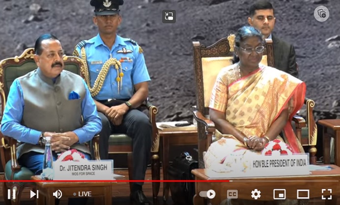 प्रथम राष्ट्रीय अंतरिक्ष दिवस समारोह में मौजूद राष्ट्रपति द्रौपदी मुर्मू। प्रथम राष्ट्रीय अंतरिक्ष दिवस समारोह में मौजूद राष्ट्रपति द्रौपदी मुर्मू।