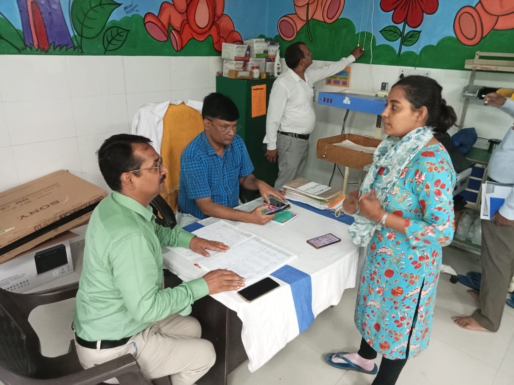 जिला सर्विलांस अधिकारी और जिला मलेरिया अधिकारी ने एमडीए अभियान का जायजा लिया जिला सर्विलांस अधिकारी और जिला मलेरिया अधिकारी ने एमडीए अभियान का जायजा लिया