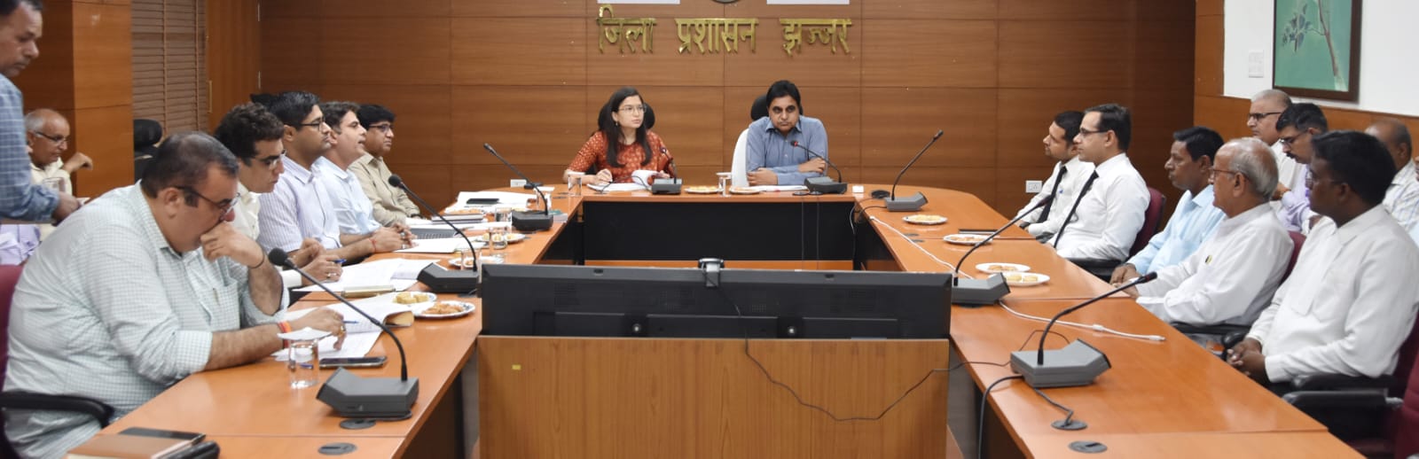 झज्जर में लघु सचिवालय स्थित कॉन्फ्रेंस हॉल में मीटिंग को संबोधित करते हुए मंडल आयुक्त संजीव वर्मा। झज्जर में लघु सचिवालय स्थित कॉन्फ्रेंस हॉल में मीटिंग को संबोधित करते हुए मंडल आयुक्त संजीव वर्मा।