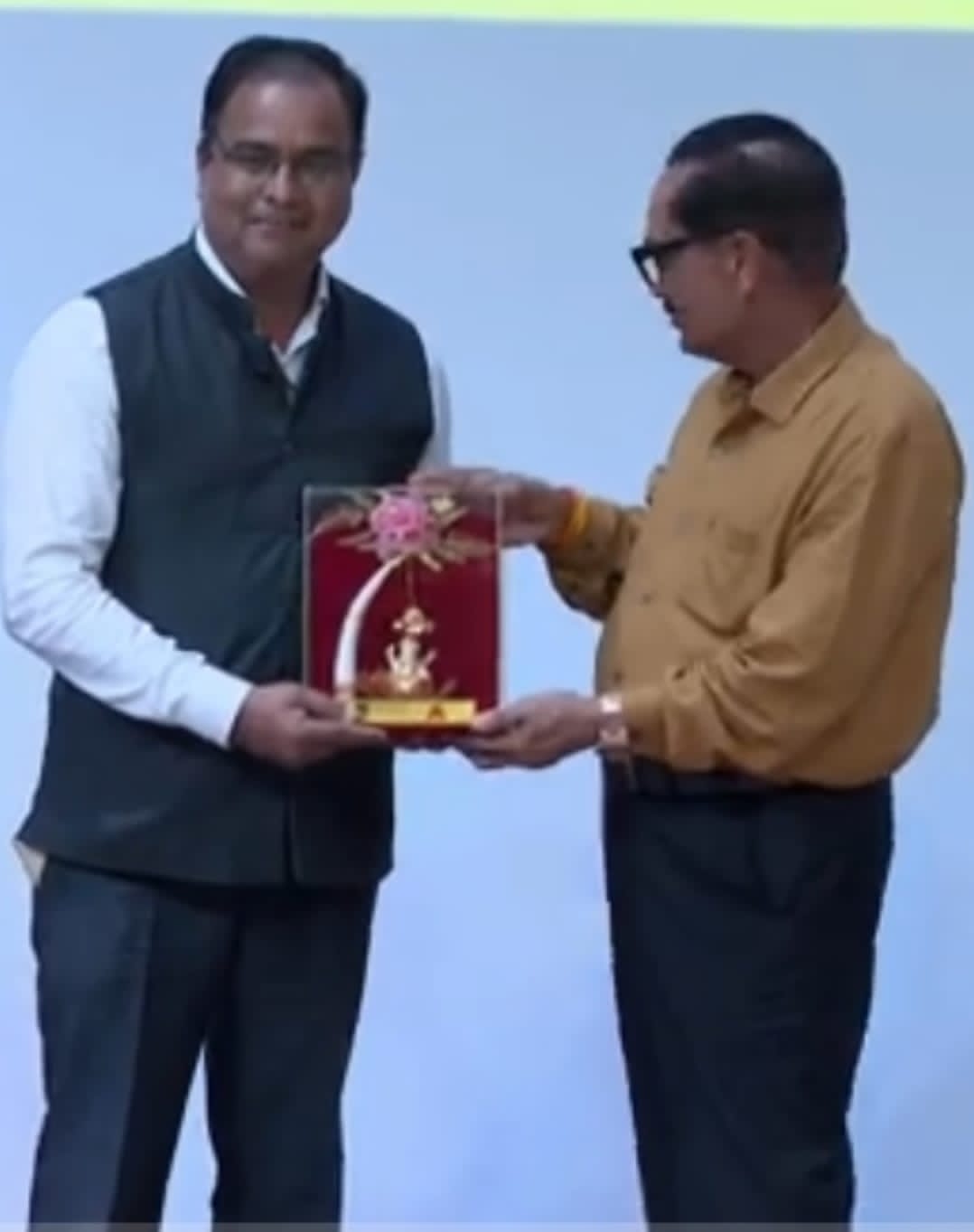 सम्मानित सम्मानित
