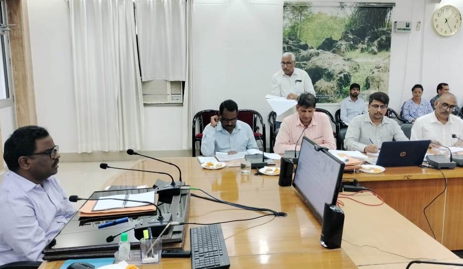 मुख्यमंत्री अनुश्रवण प्रणाली के तहत निर्माणाधीन परियोजनाओं की समीक्षा करते मंडलायुक्त मुख्यमंत्री अनुश्रवण प्रणाली के तहत निर्माणाधीन परियोजनाओं की समीक्षा करते मंडलायुक्त