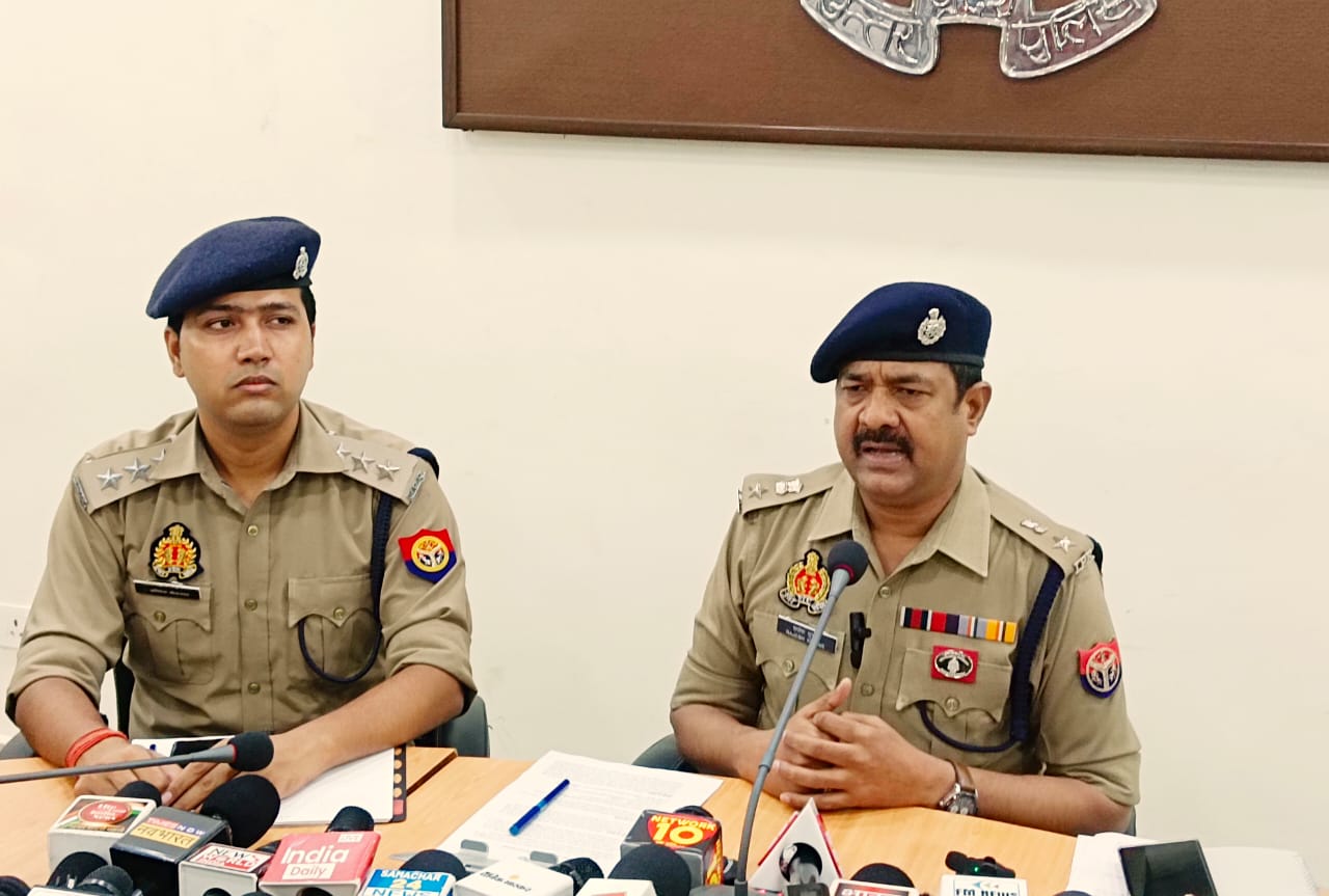 जानकारी देते डीसीपी सिटी जानकारी देते डीसीपी सिटी