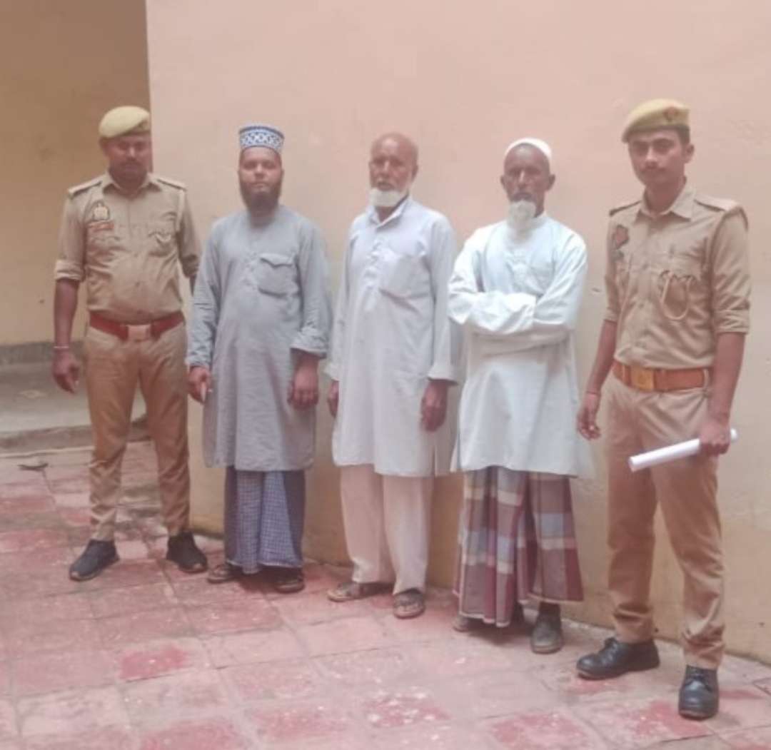 उर्दू पढ़ाने का दबाव बनाने के मामले में गिरफ्तार आरोपी उर्दू पढ़ाने का दबाव बनाने के मामले में गिरफ्तार आरोपी