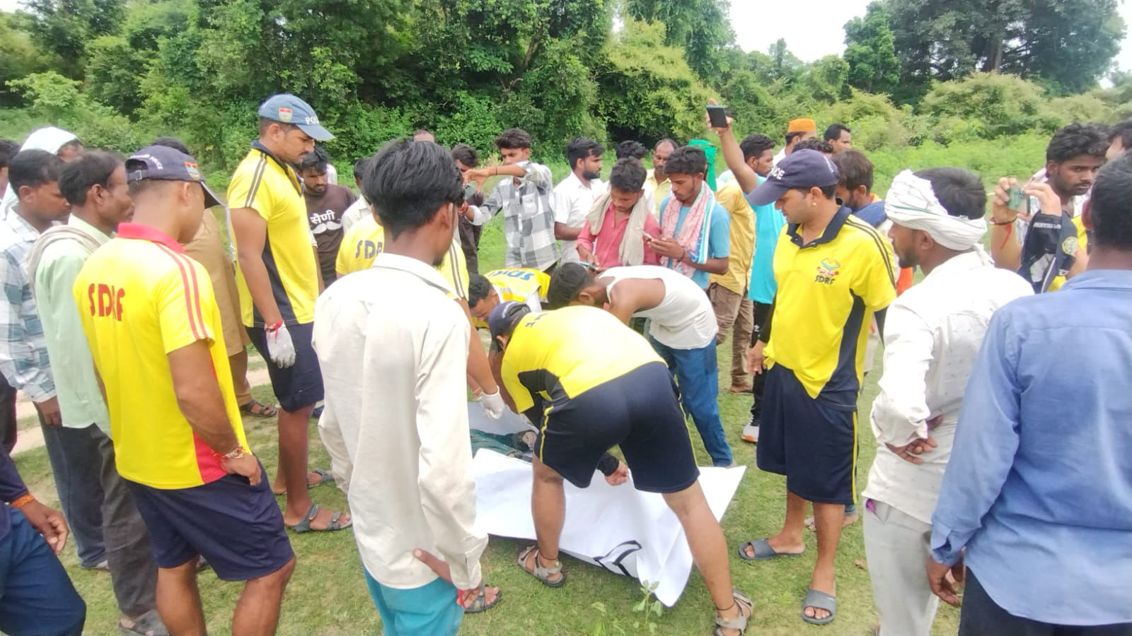 नहर में डूबे युवक की लाश नहर में डूबे युवक की लाश