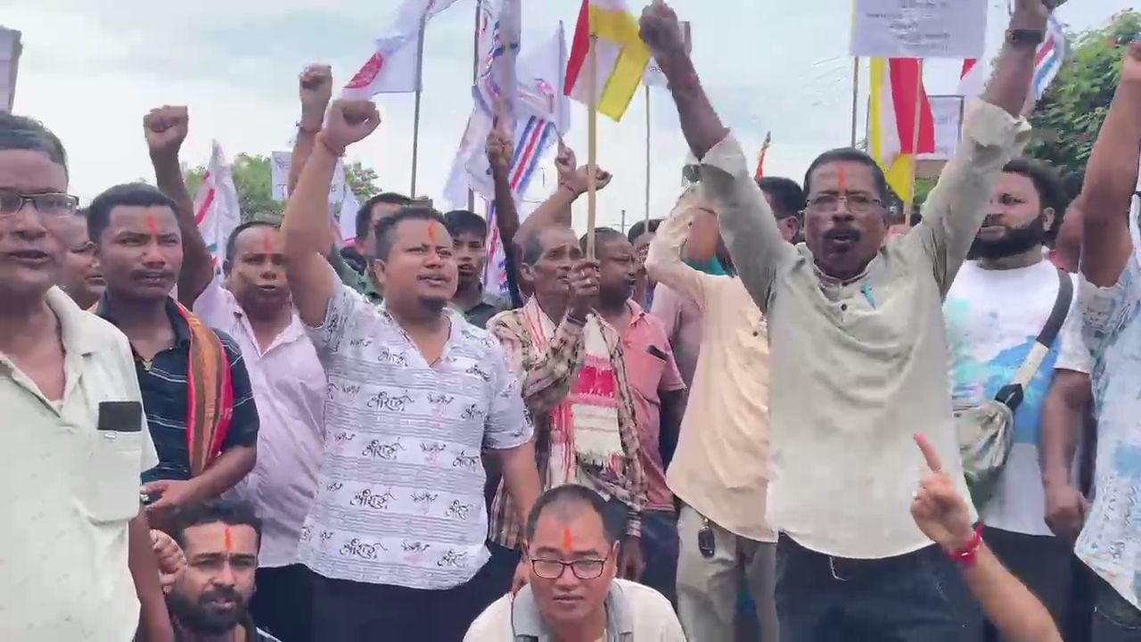 संदिग्ध नागरिकों के खिलाफ विरोध प्रदर्शन संदिग्ध नागरिकों के खिलाफ विरोध प्रदर्शन