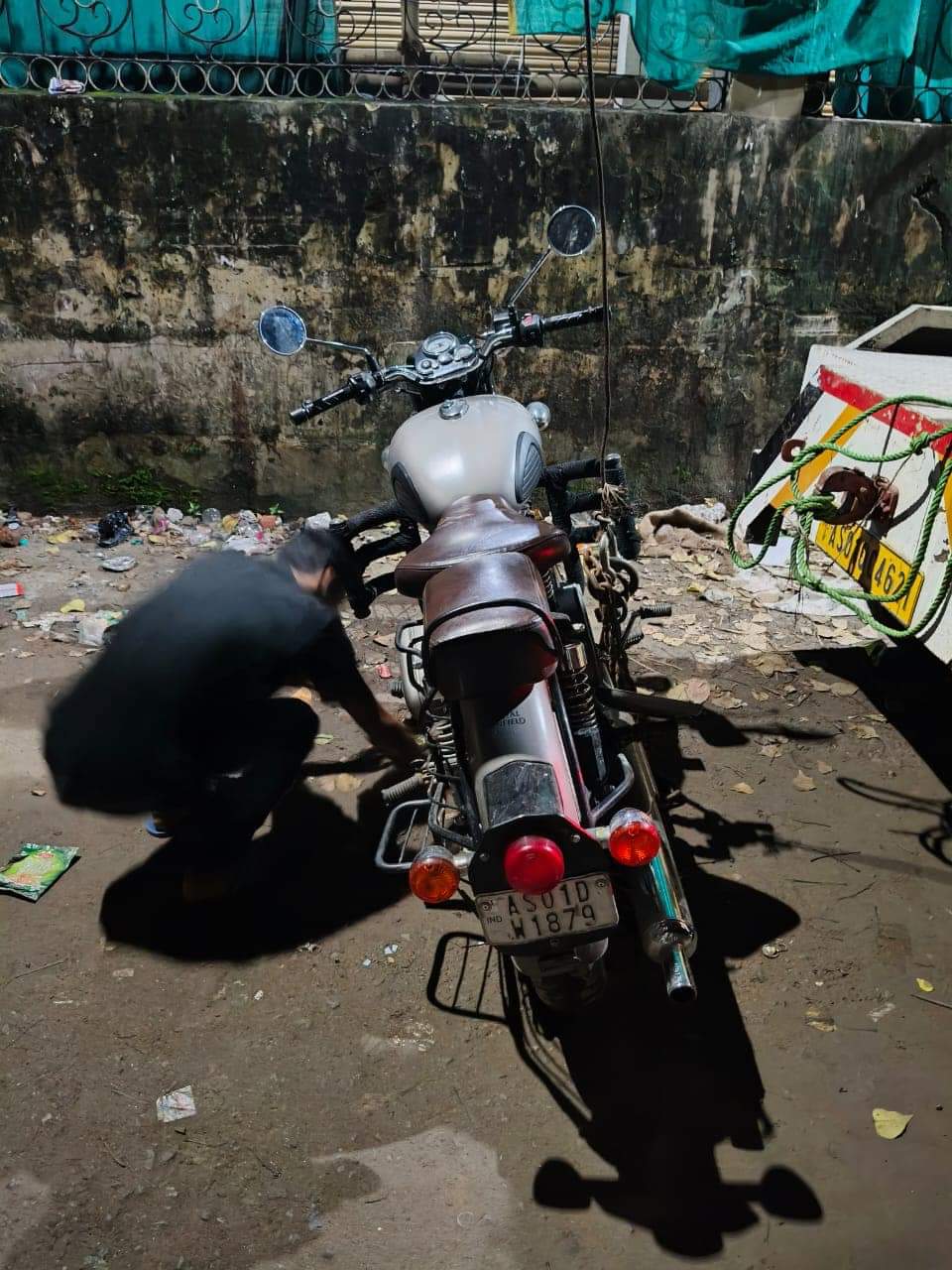 चोर के निशानदेही पर दो बाइक बरामद चोर के निशानदेही पर दो बाइक बरामद