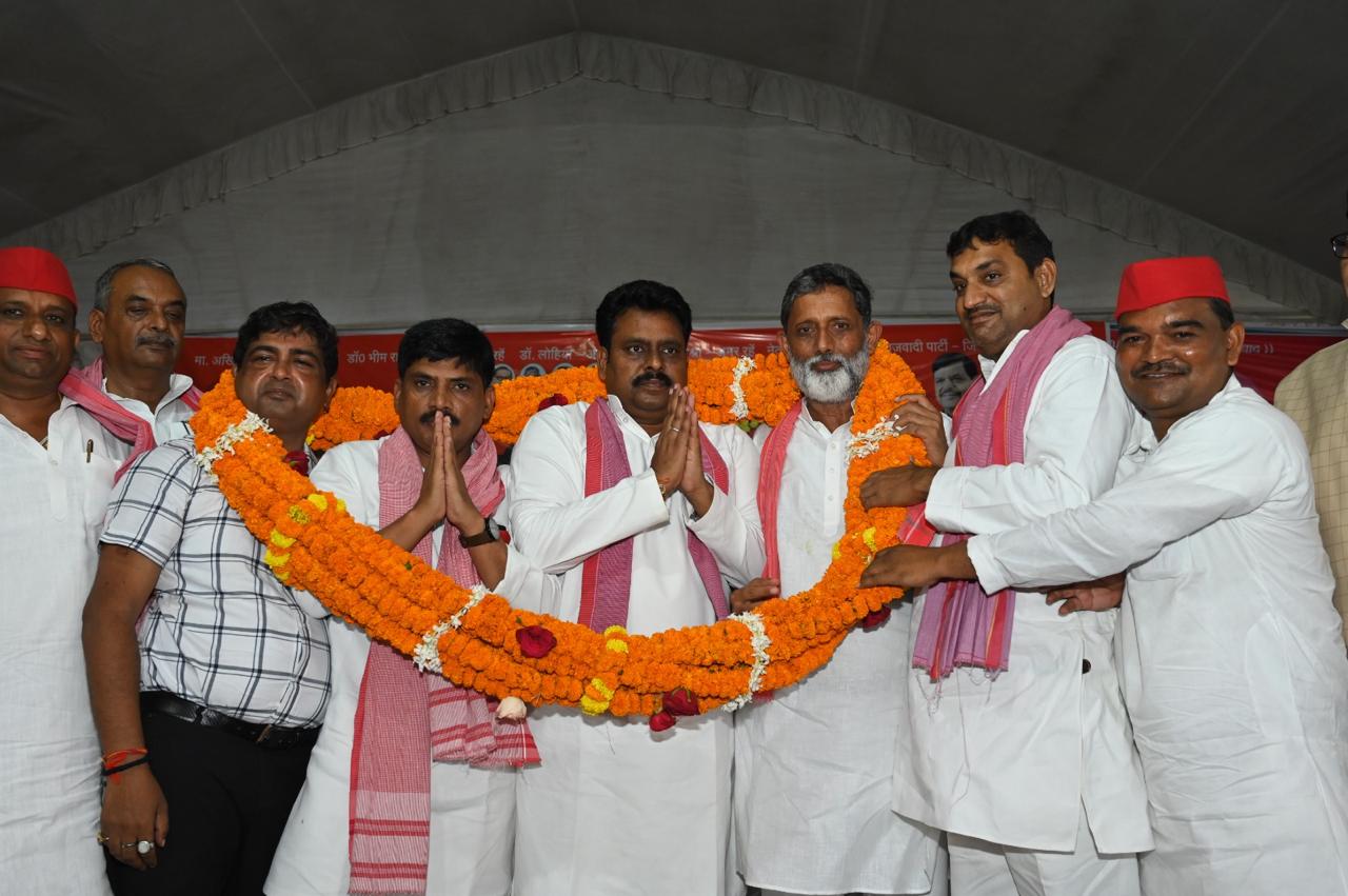 सपा ने मनाया संविधान मान स्तम्भ स्थापना कार्यक्रम,बीपी मण्डल की जयंती* सपा ने मनाया संविधान मान स्तम्भ स्थापना कार्यक्रम,बीपी मण्डल की जयंती*
