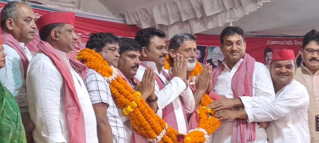 सपा ने मनाया संविधान मान स्तम्भ स्थापना कार्यक्रम,बीपी मण्डल की जयंती* सपा ने मनाया संविधान मान स्तम्भ स्थापना कार्यक्रम,बीपी मण्डल की जयंती*
