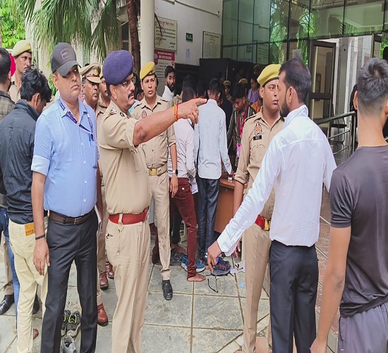 कानपुर में पुलिस भर्ती परीक्षा के तीसरे दिन कड़ी सुरक्षा में जारी है पुलिस आरक्षी भर्ती परीक्षा कानपुर में पुलिस भर्ती परीक्षा के तीसरे दिन कड़ी सुरक्षा में जारी है पुलिस आरक्षी भर्ती परीक्षा